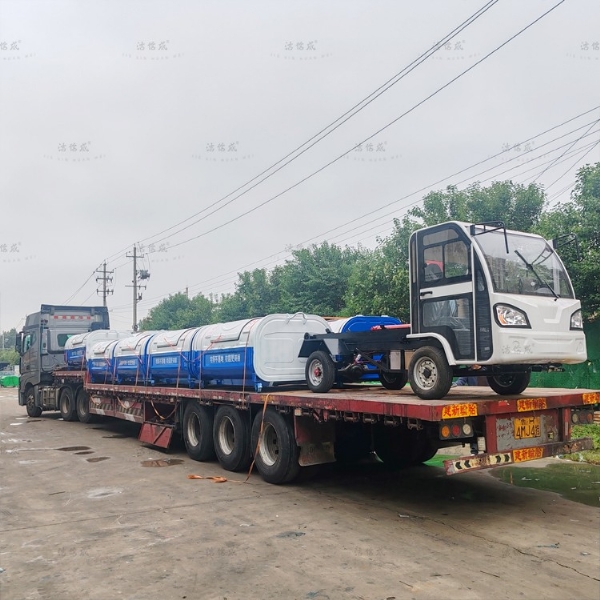 10個壓膜勾臂垃圾箱和一輛電動四輪勾臂垃圾車發往廣東清運